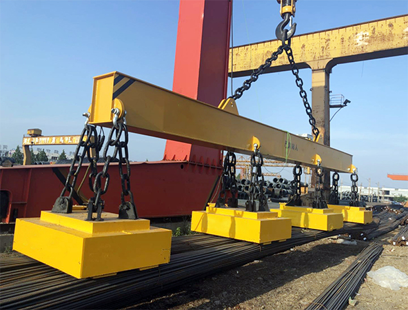 MULTIFUNCTIONAL CRANE FOR ELECTROLYTIC ALUMINUM